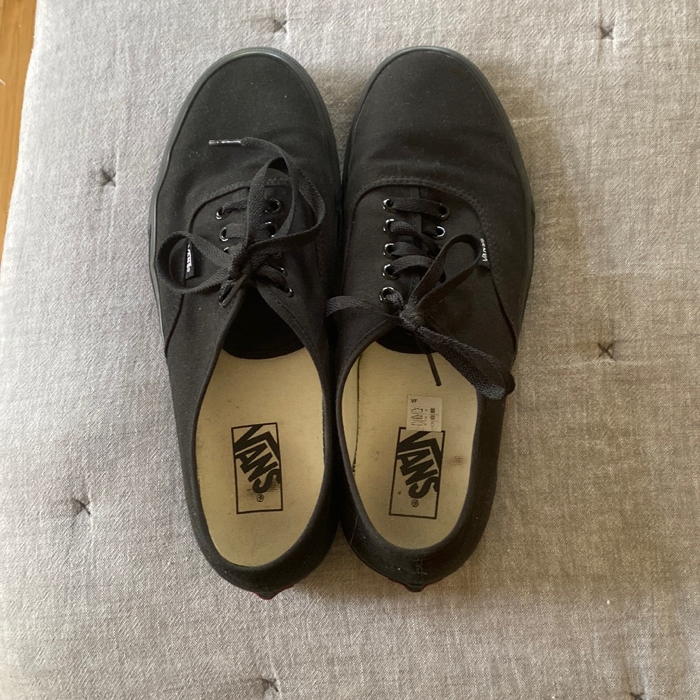 Mens vans. Excellent condition. Black with black sole